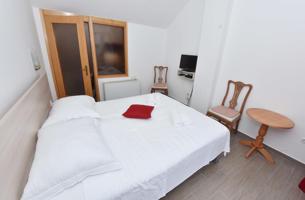 Pansion Karoca Bed & Breakfast Vodice Exterior foto