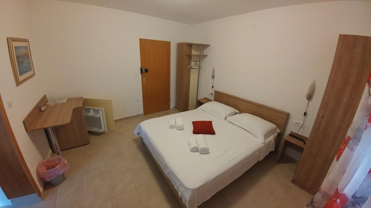 Pansion Karoca Bed & Breakfast Vodice Exterior foto